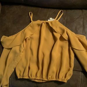 Yellow blouse off the shoulders back has a gold button